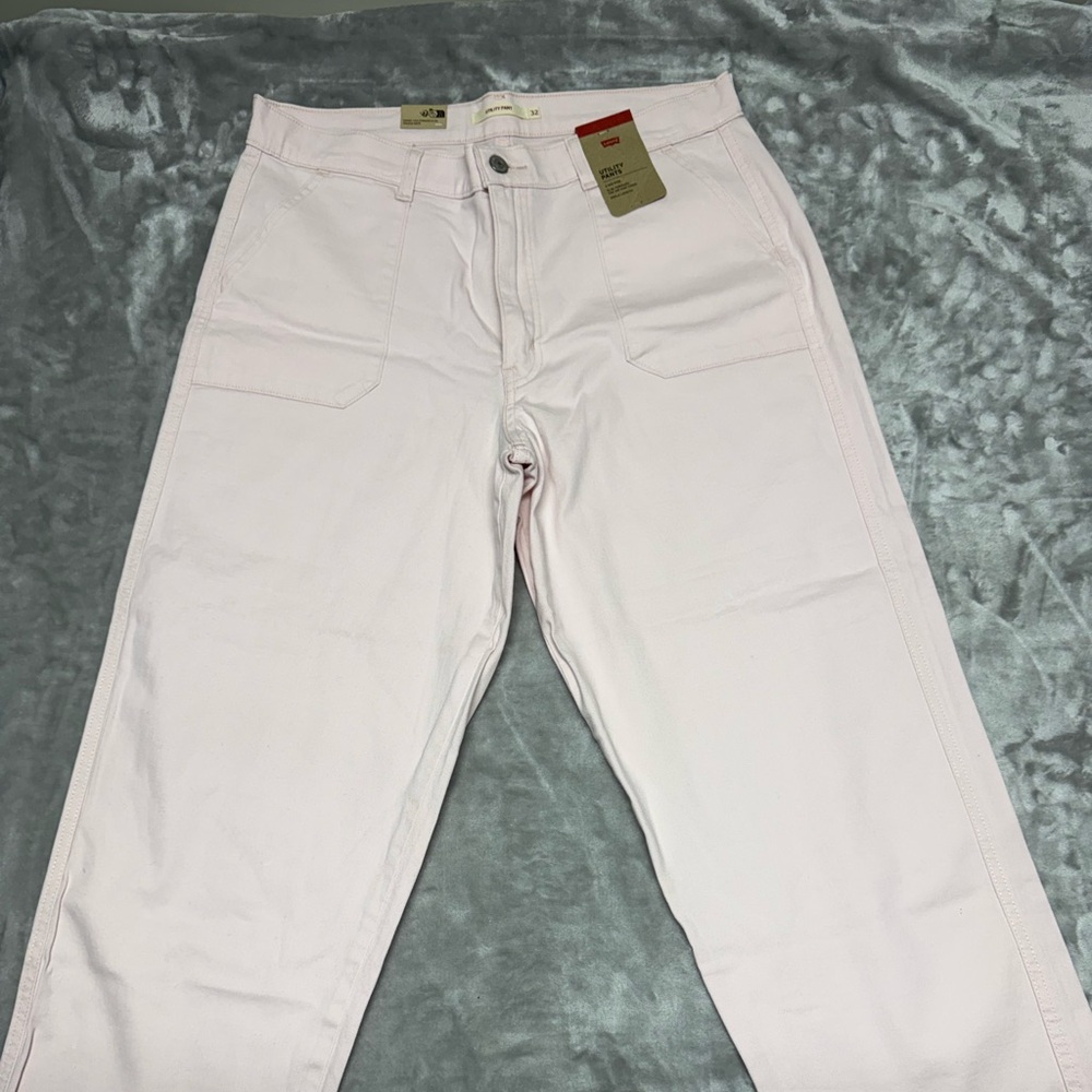NWT Levi's Cropped Utility Mid-rise Straight Leg Pale Pink Pants Size 32/27